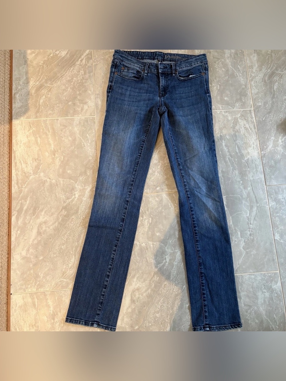 Gap Women’s Premium Straight Fit Jeans Sz 25 Mid Rise Medium Wash Denim Classic